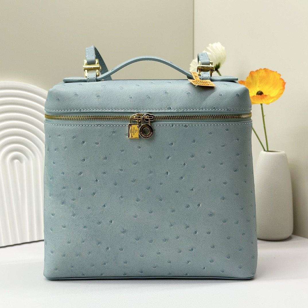 L0r0 P1ana Extra Pocket backpack L23.5 Ostrich-grained Leather 23 x 21 x 8 cm