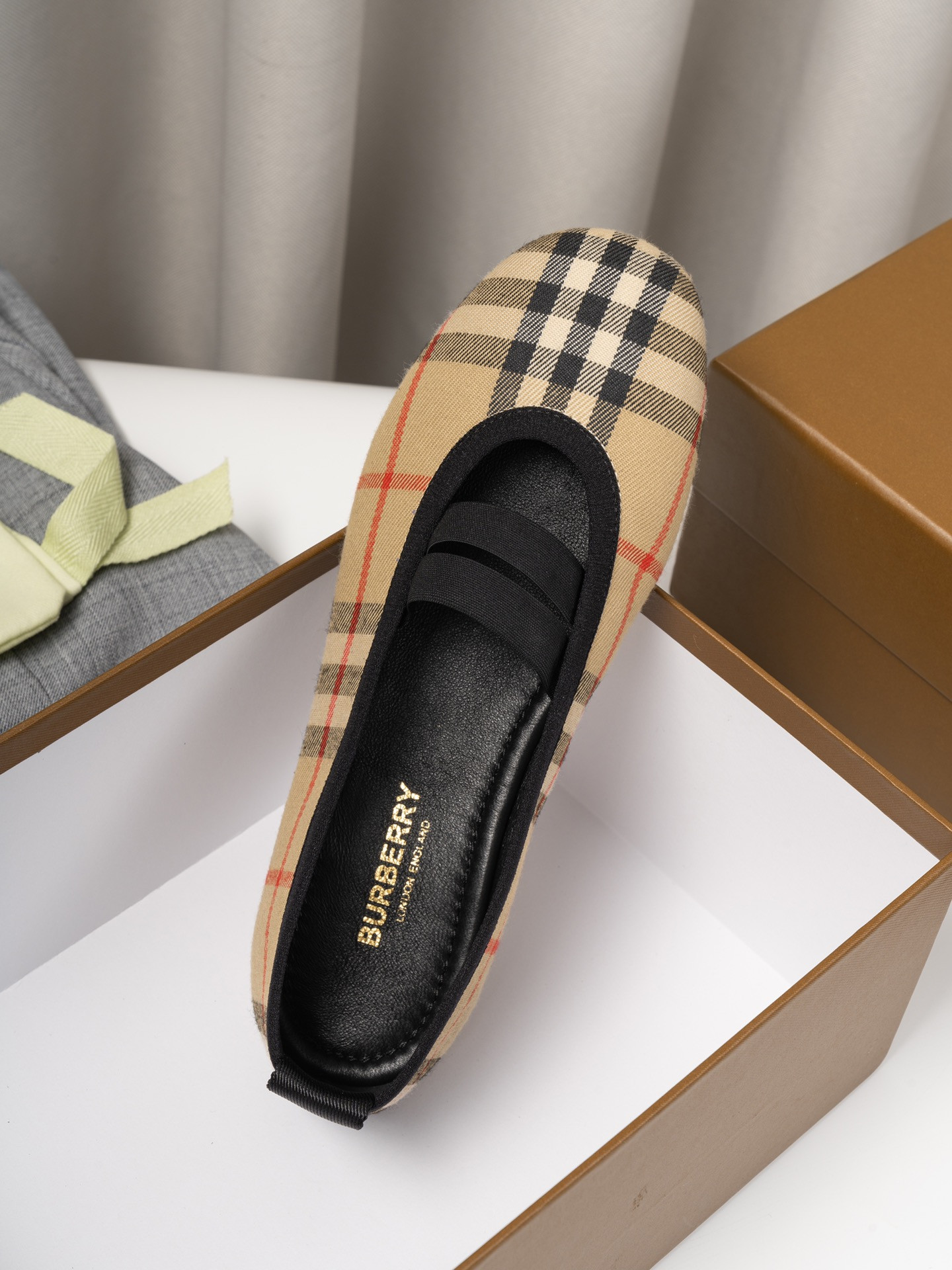 UA Bv*b*rry Check Mary Jane Flats