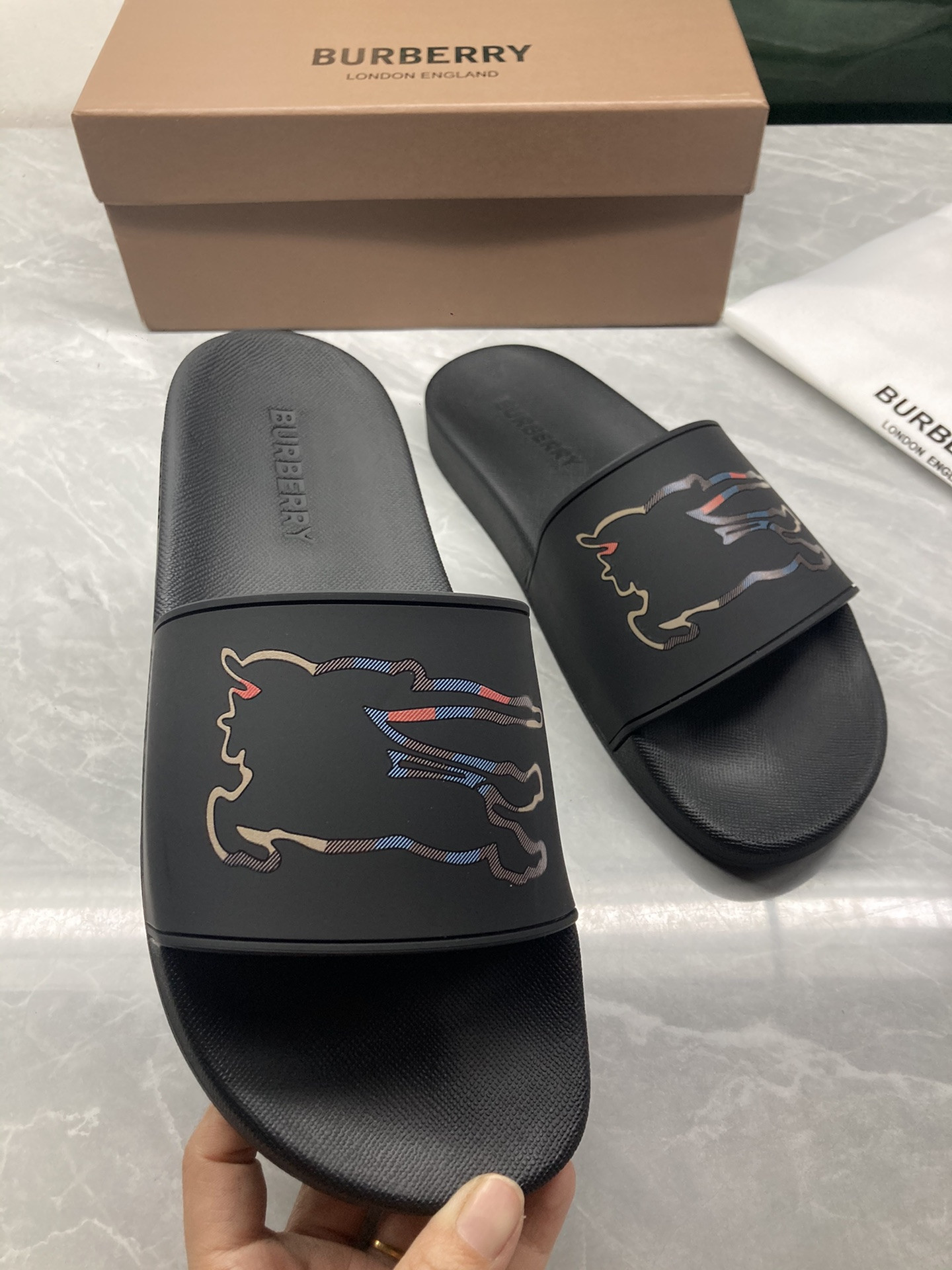 Bv*b*rry Slides