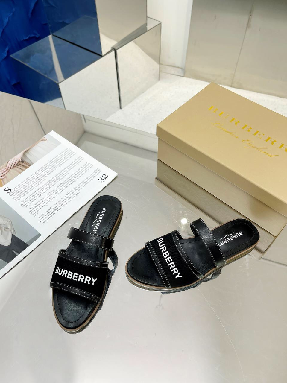 UA Bv*b*rry Slides