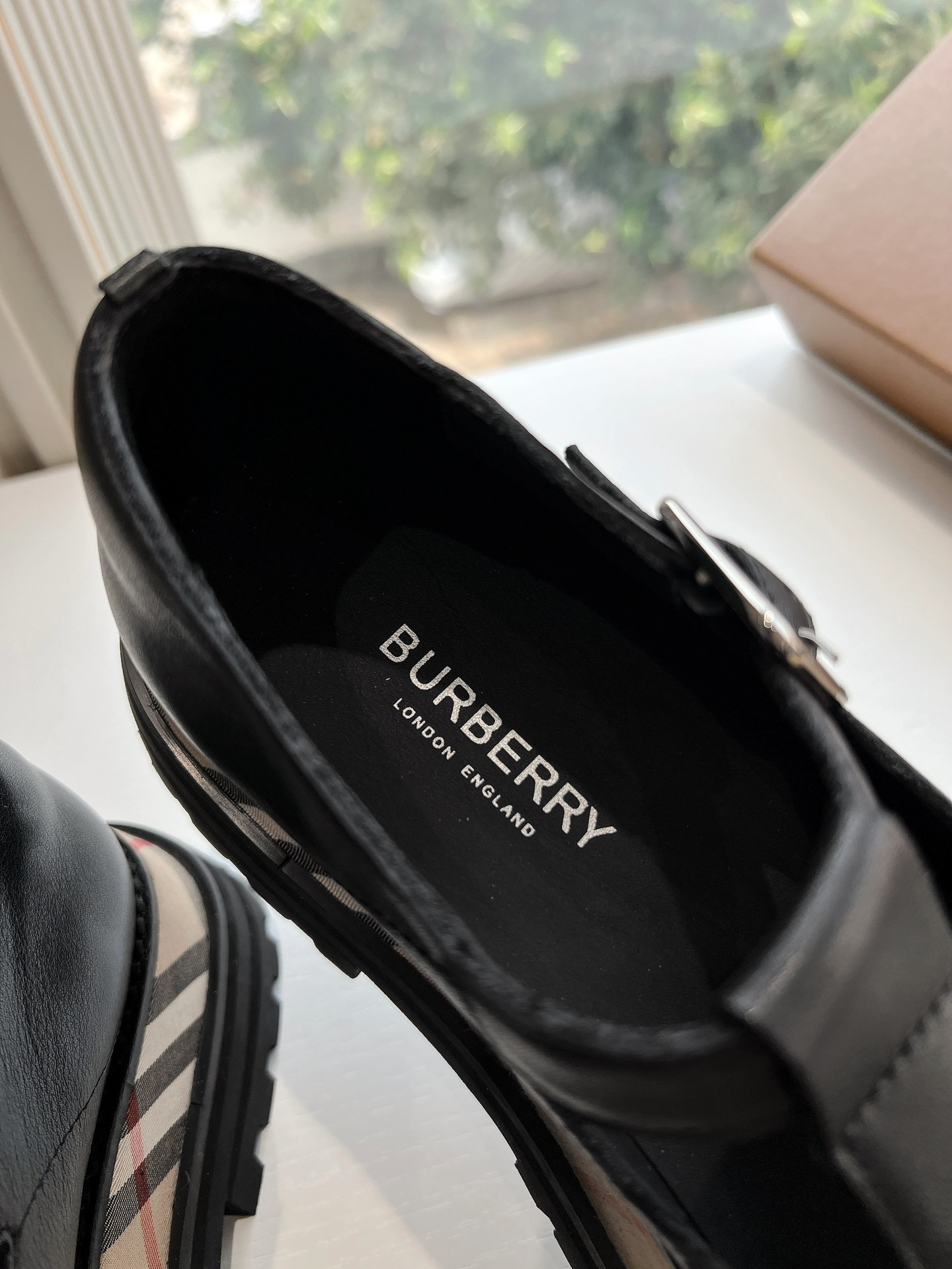 UA Bv*b*rry Check Leather Flats