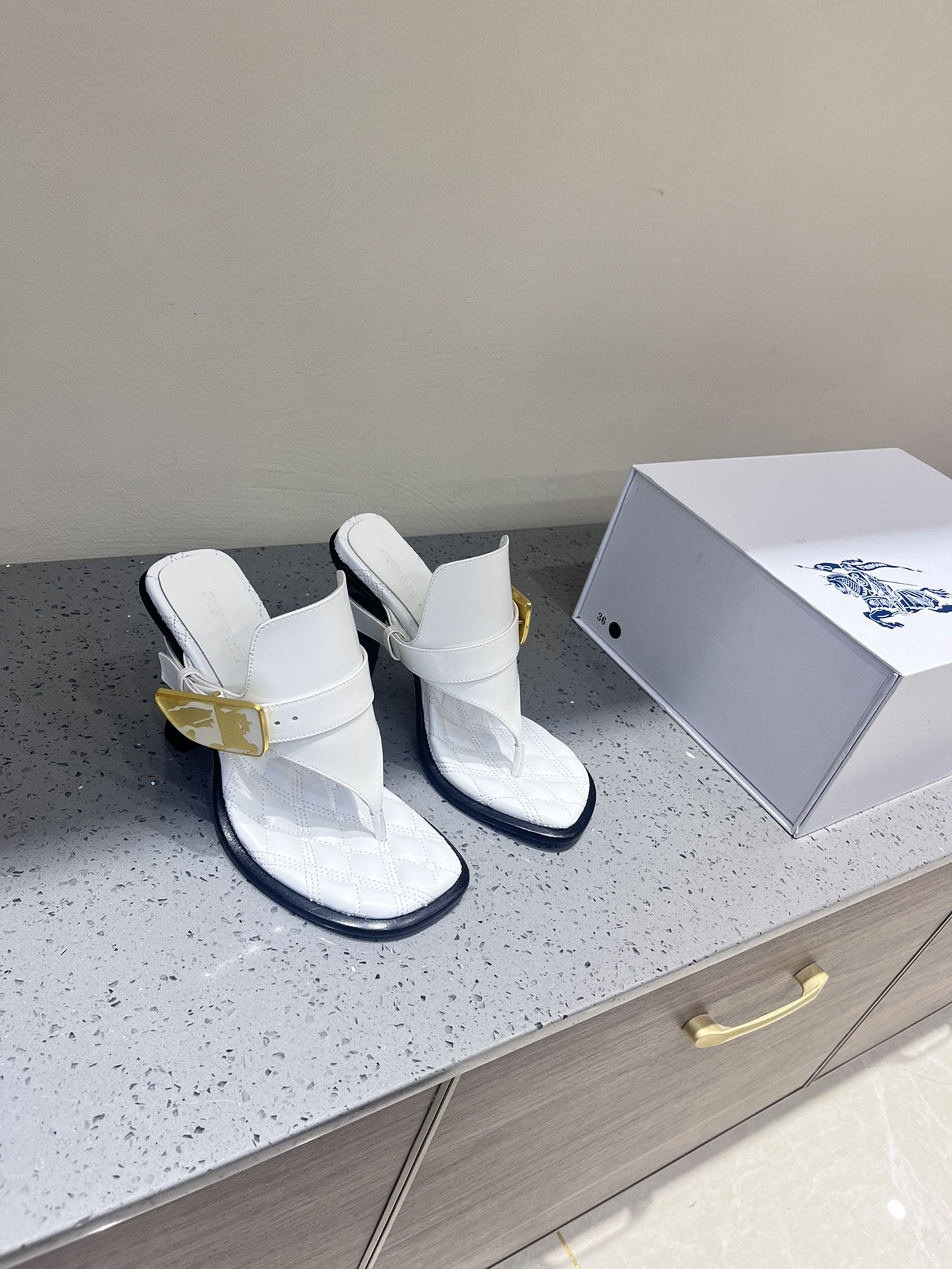 UA Bv*b*rry Slides