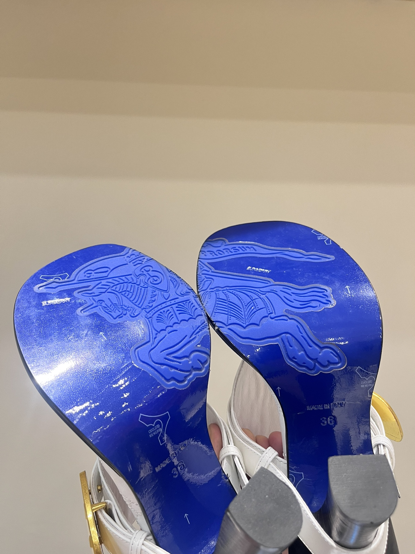 UA Bv*b*rry Slides