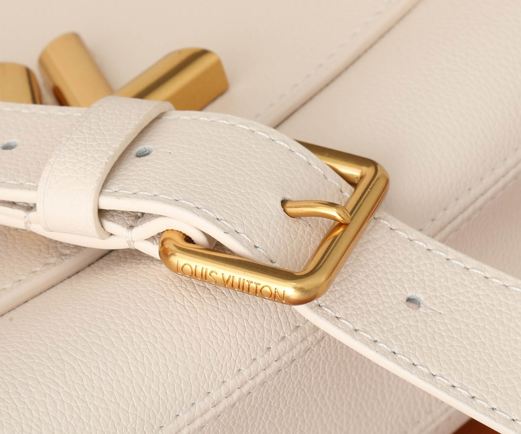 LV Soft Twist M25359 10.6 x 7.5 x 3.5 inches
