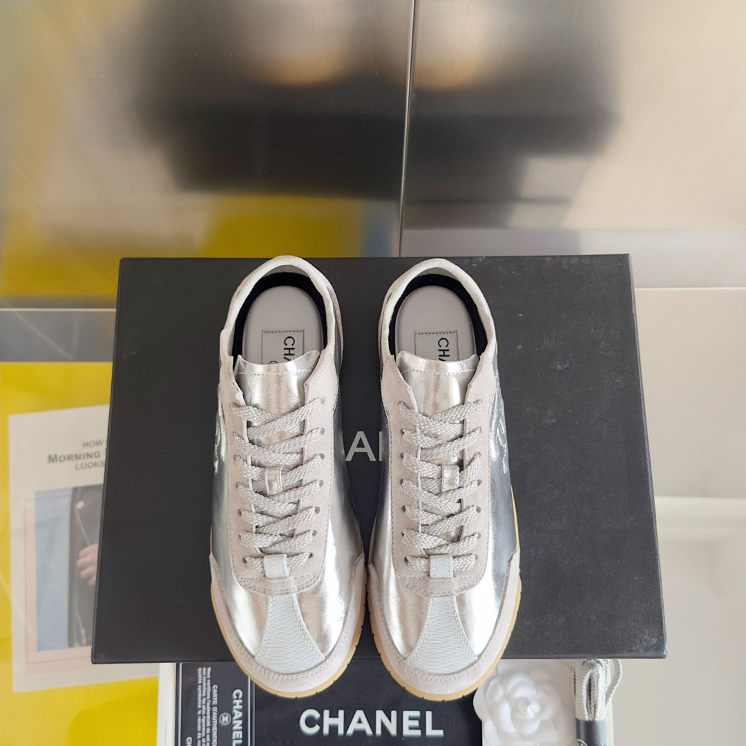 UA Ch**el SNEAKER