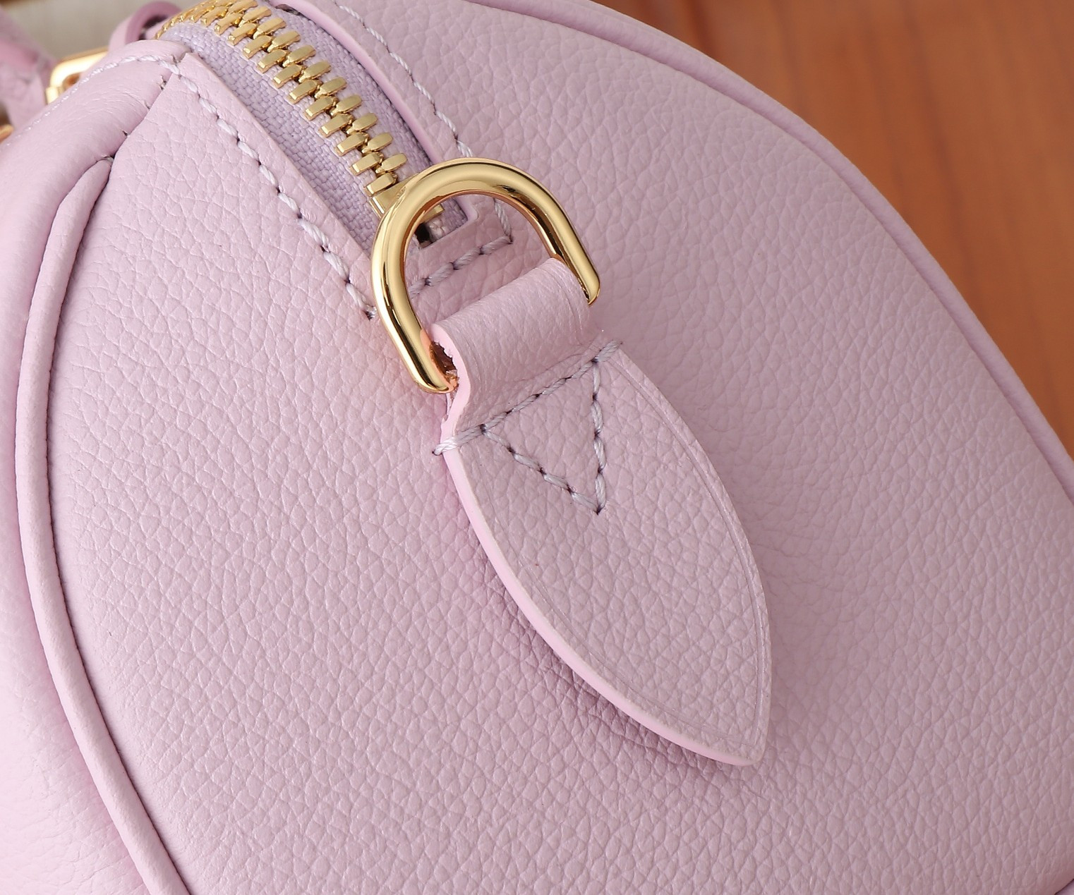 LV Speedy 18 M24598 18x12.5x11CM