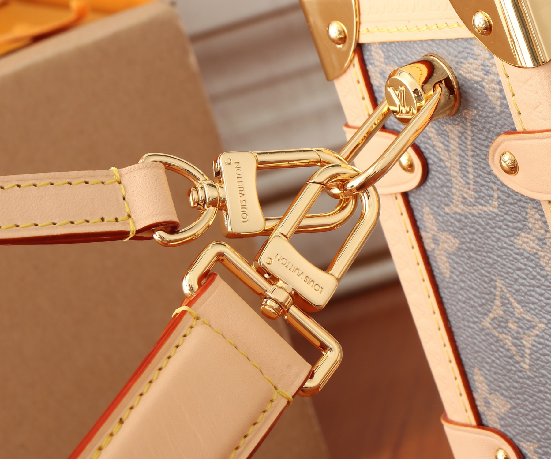 LV Side Trunk M12428 21x14x6CM