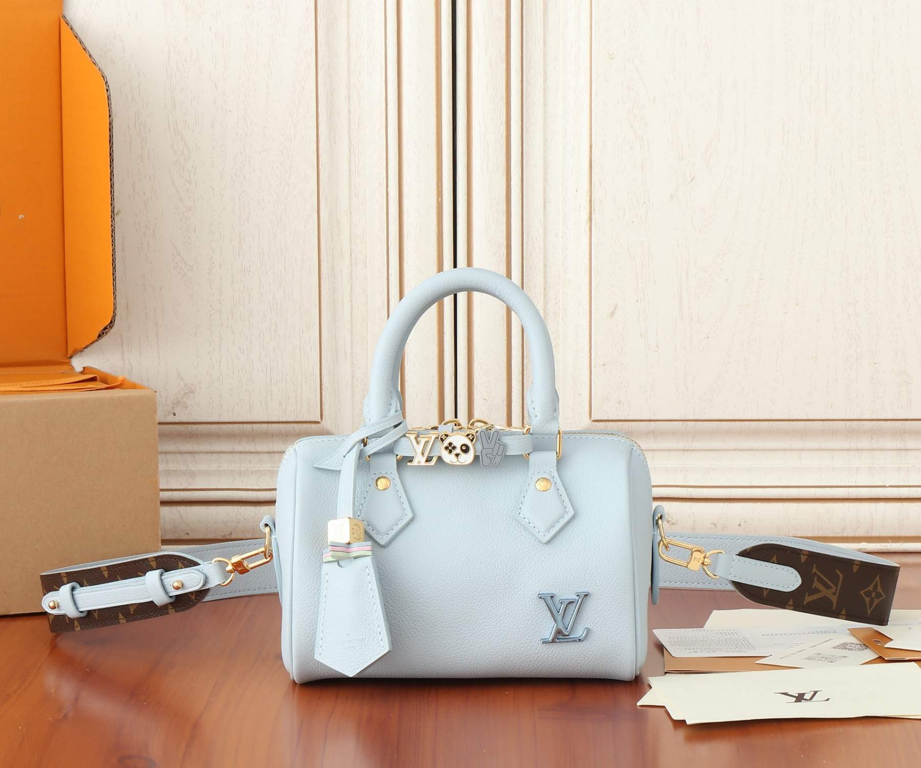 LV Speedy 18  M24604 18x12.5x11CM
