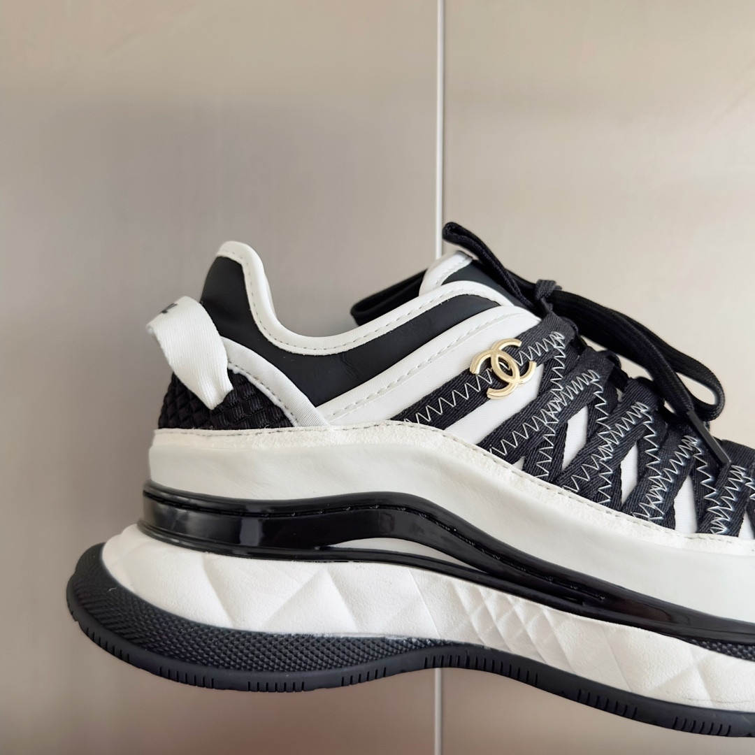 UA Ch**el SNEAKER