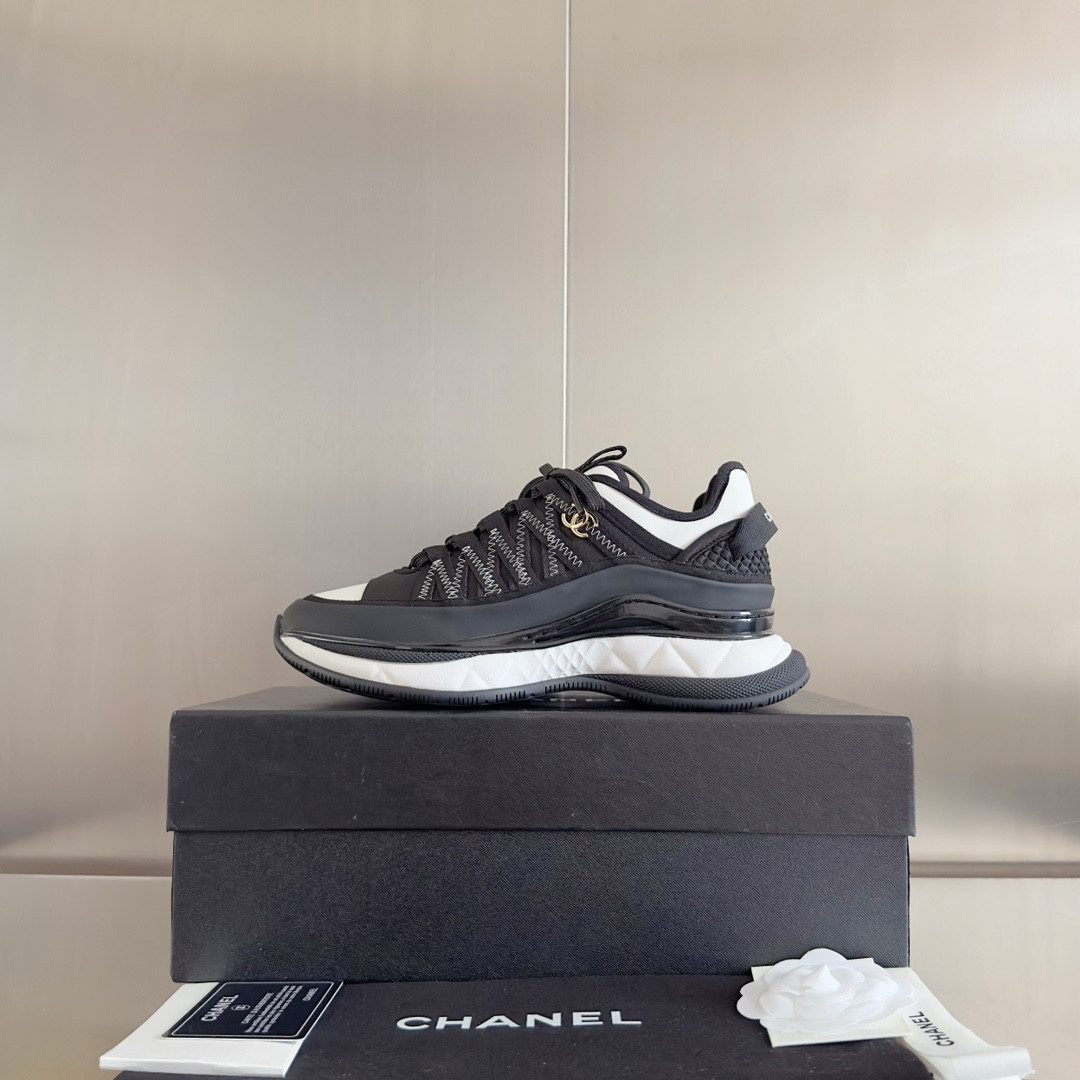 UA Ch**el SNEAKER