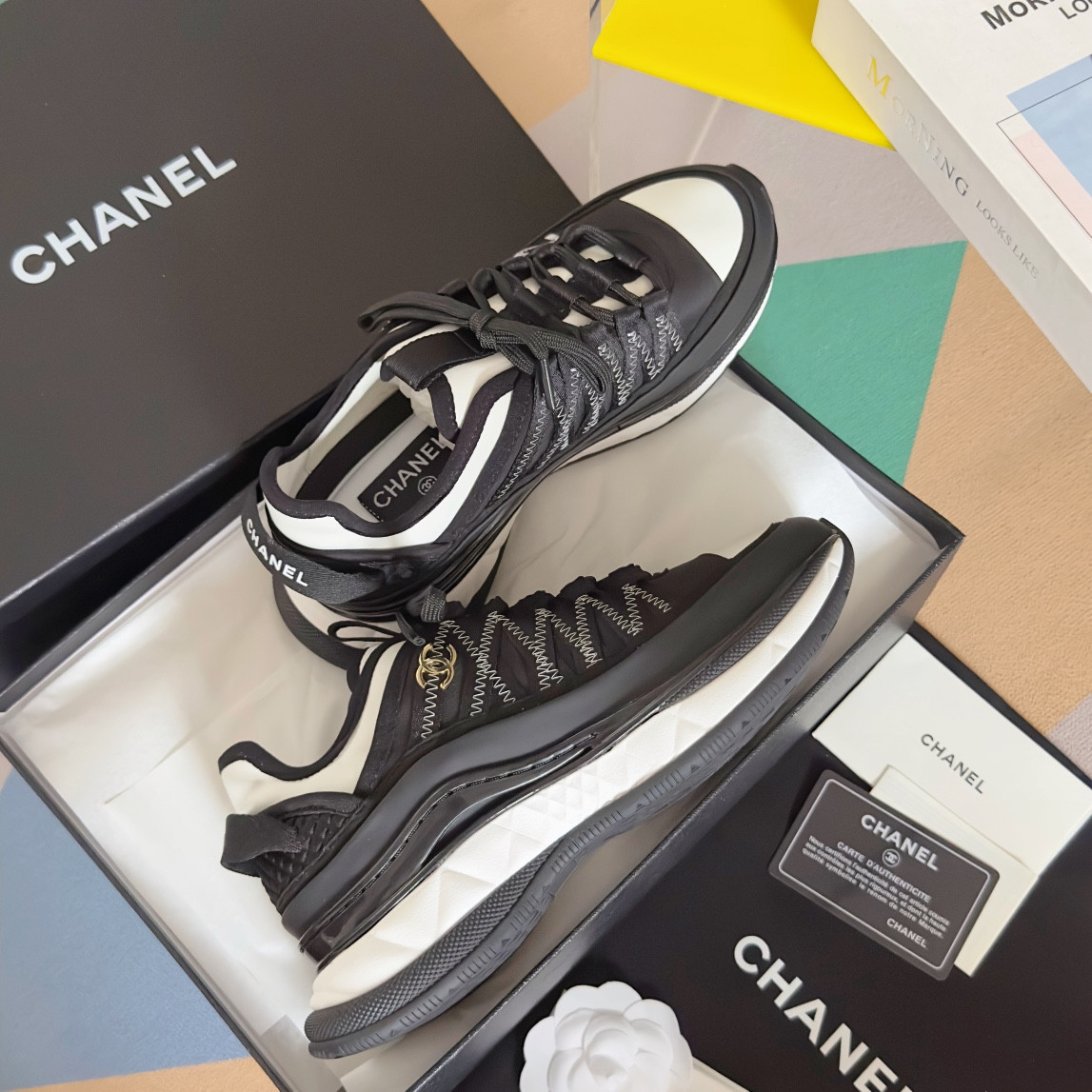 UA Ch**el SNEAKER