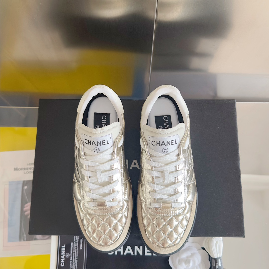 UA Ch**el SNEAKER