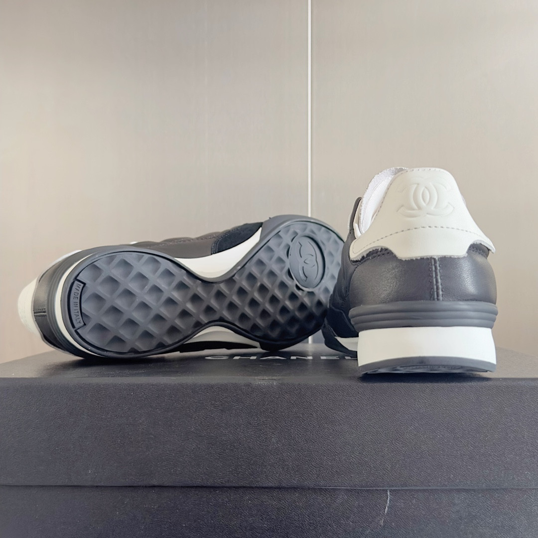 UA Ch**el SNEAKER