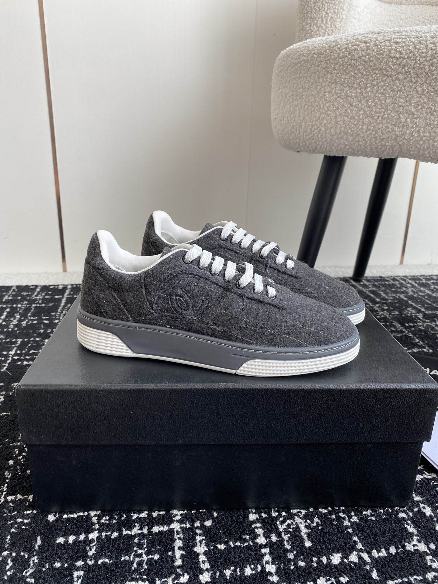 UA Ch**el SNEAKER