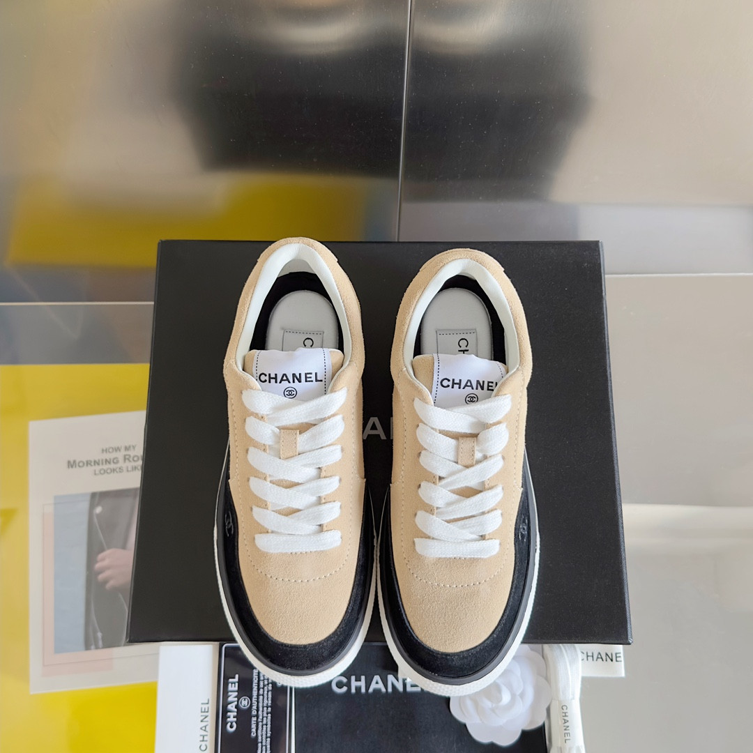 UA Ch**el SNEAKER