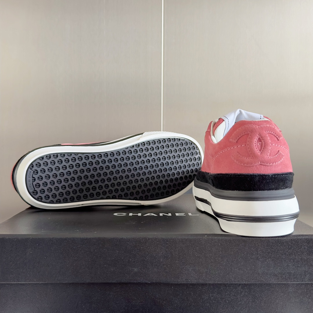 UA Ch**el SNEAKER