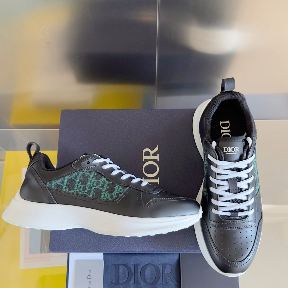 UA D10r B25 Runner Sneaker