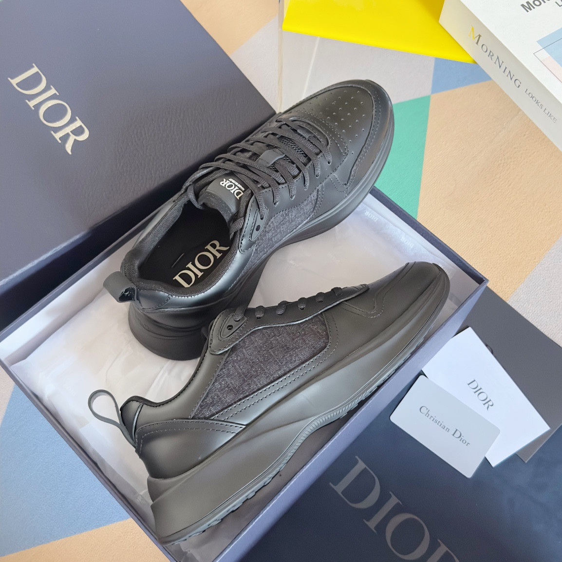 UA D10r B25 Runner Sneaker