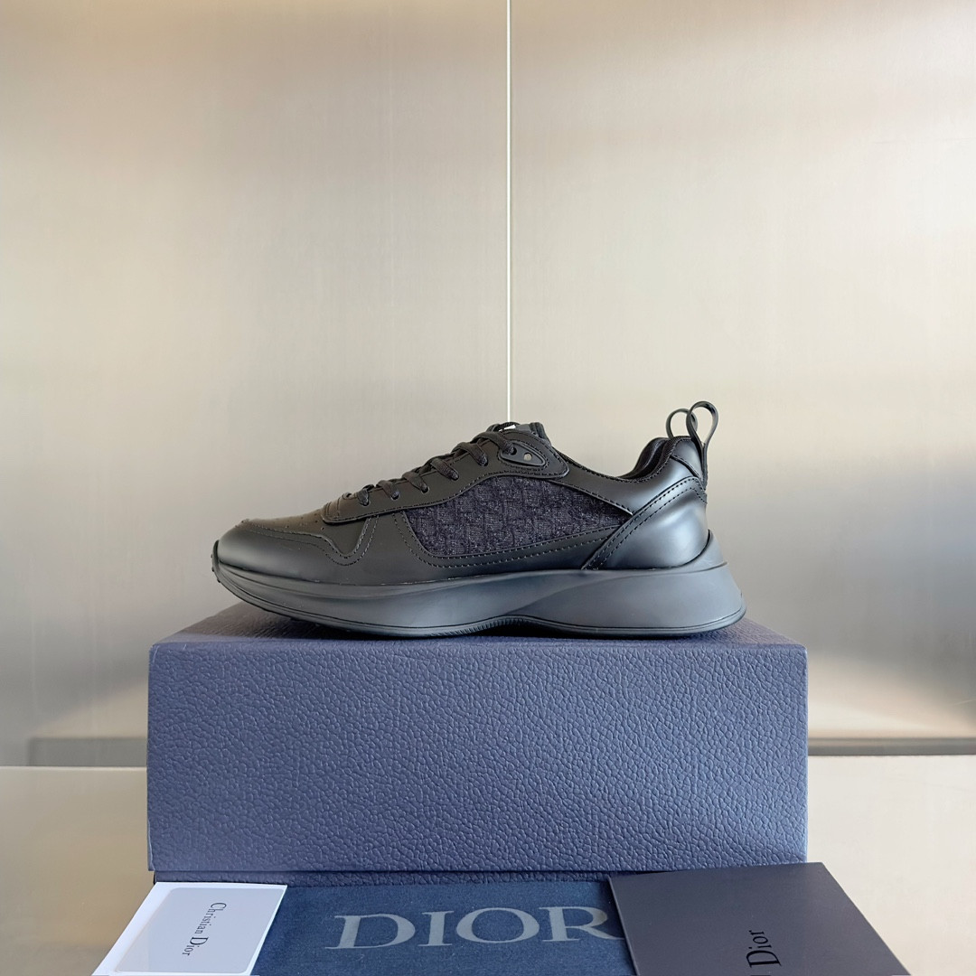 UA D10r B25 Runner Sneaker