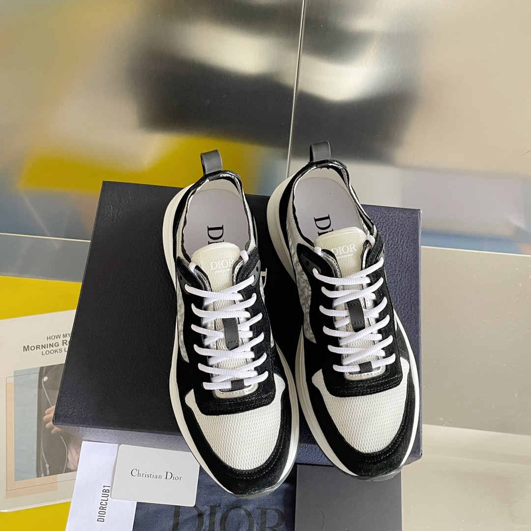UA D10r B25 Runner Sneaker