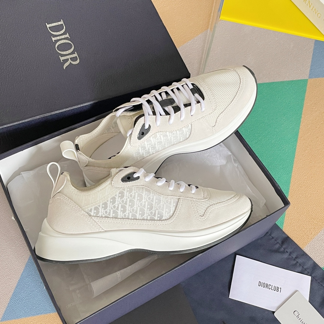 UA D10r B25 Runner Sneaker