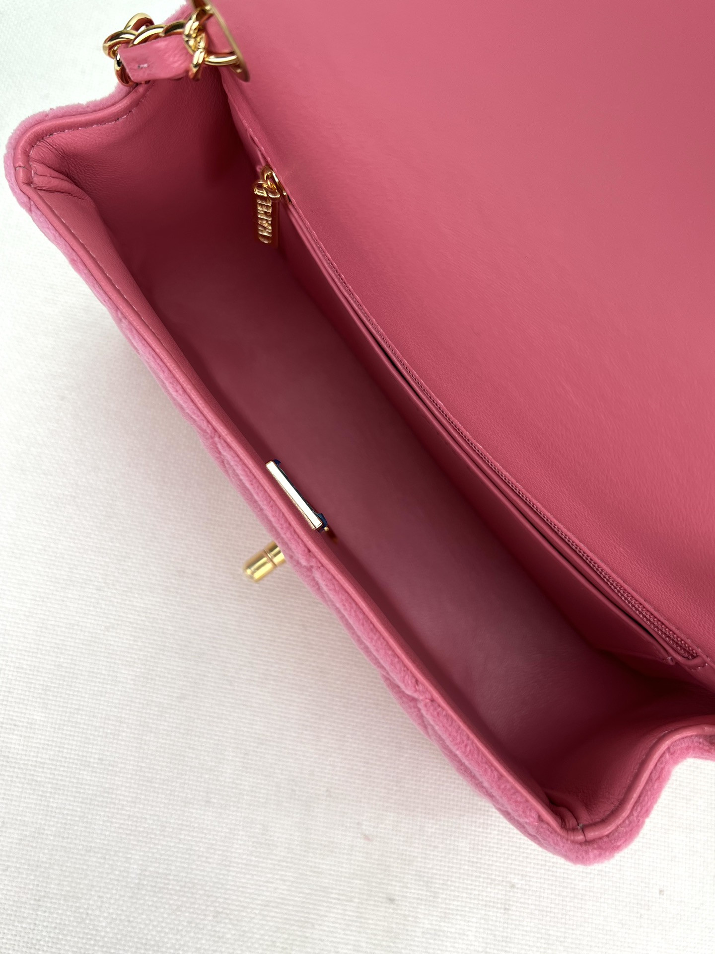 Ch**el Classic Flap Bag 20cm