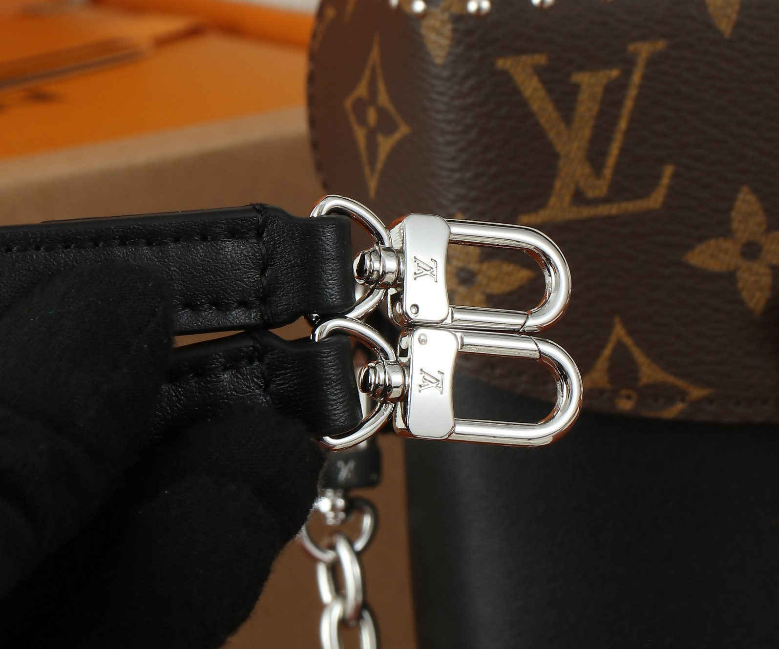 LV Camera Box M12362 12.5x17.6x6CM