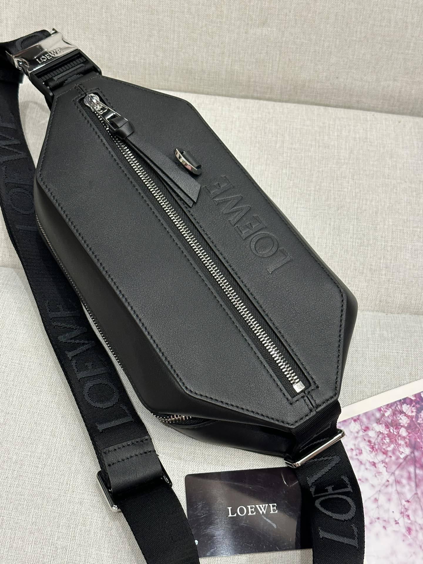 L0ew* Convertible sling in classic calfskin 32.5x9x12.3cm