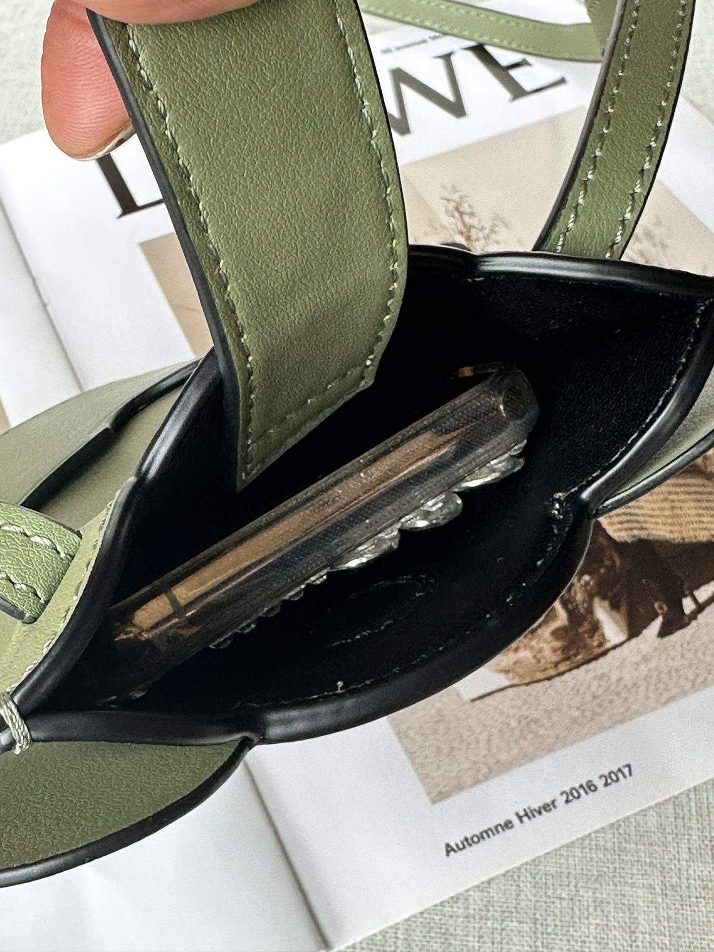 L0ew* Elephant Pocket in classic calfskin 18x8x4cm