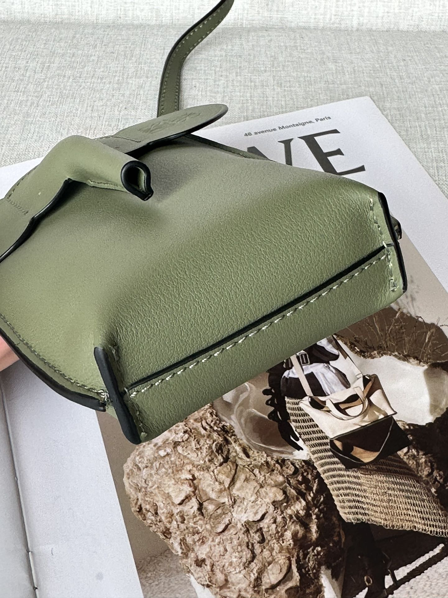 L0ew* Elephant Pocket in classic calfskin 18x8x4cm