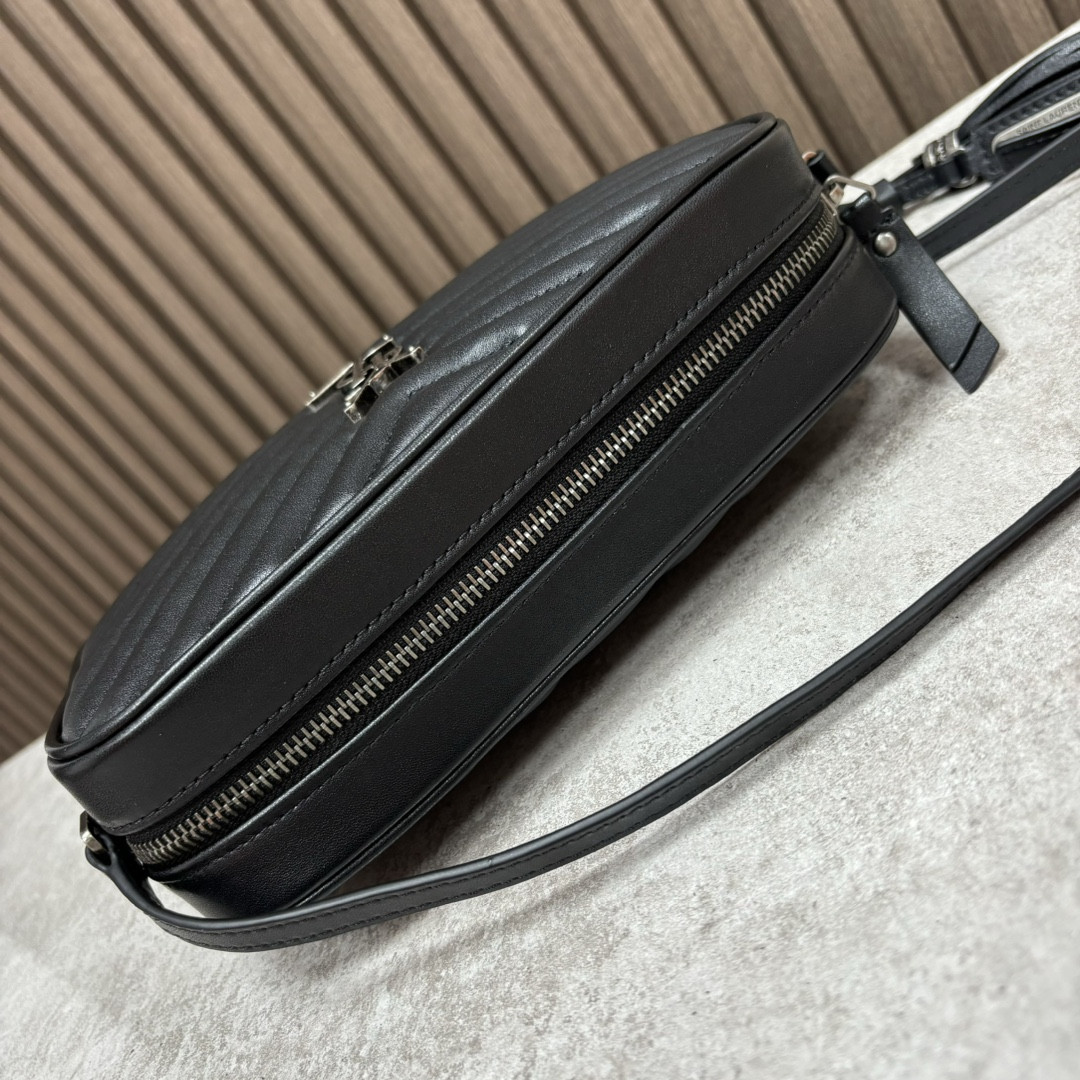 Y51 LOU camera bag in quilted leather 23x16x6cm