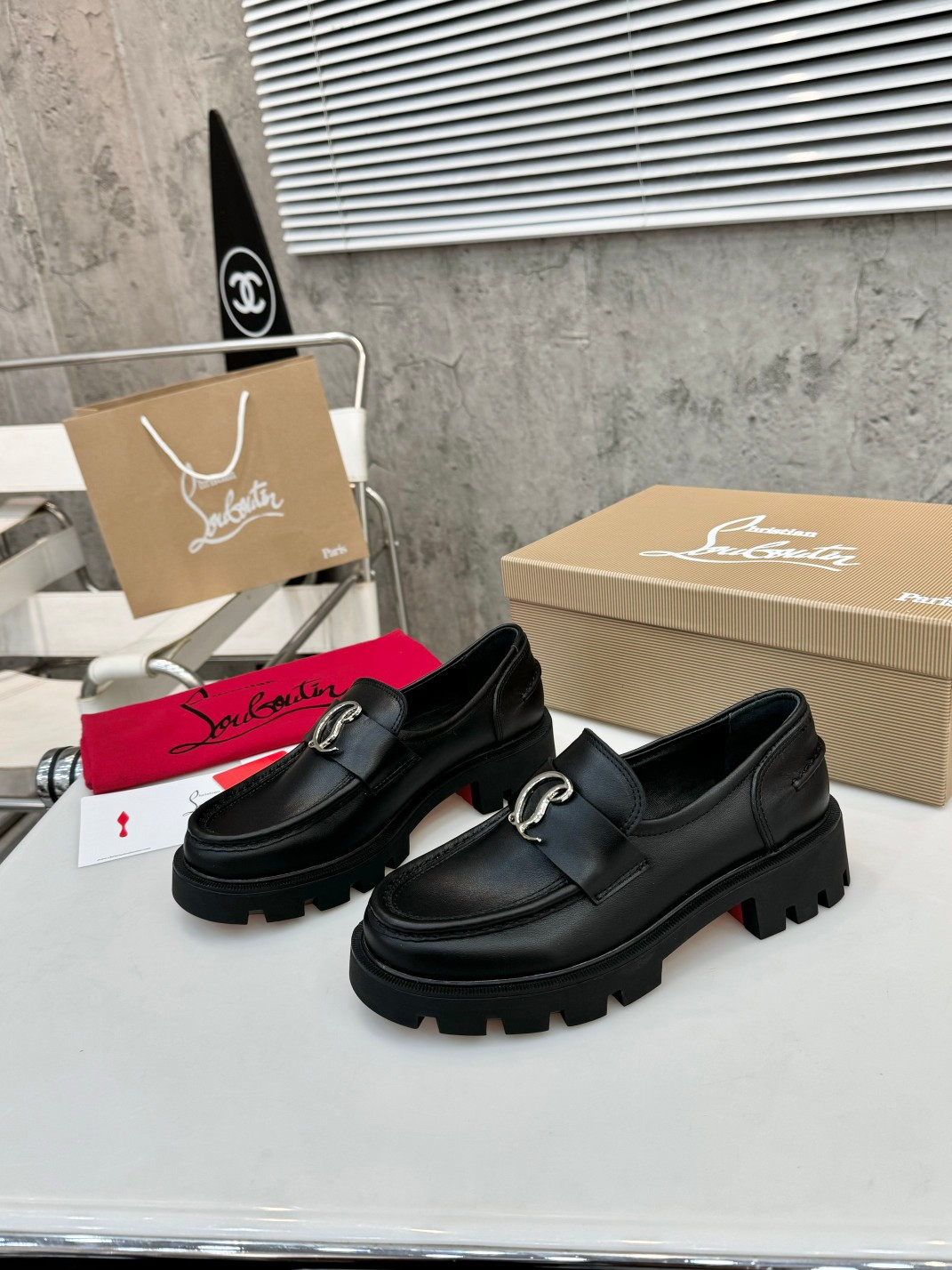 UA Chr1st1an Louboutin(CL) logo design,the latest runway version of the red-soled shoes