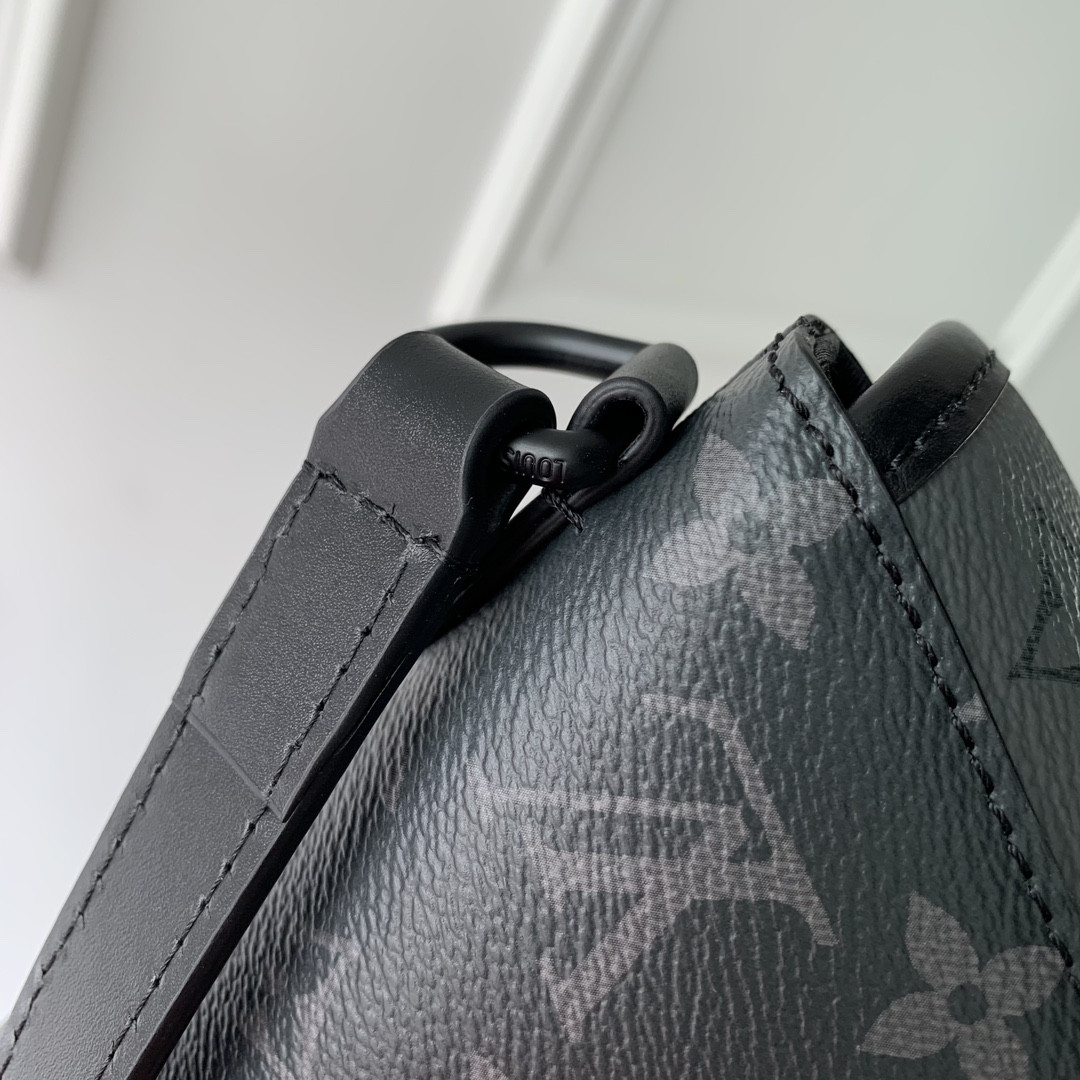 LV Pulse Wearable Wallet M12806  16 x 5 x 22.5 cm