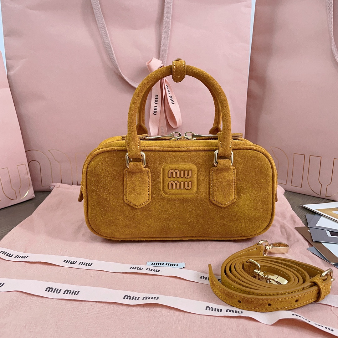 M1v M1v arcadie padded suede top-handle bag 22x10.5x7.5cm