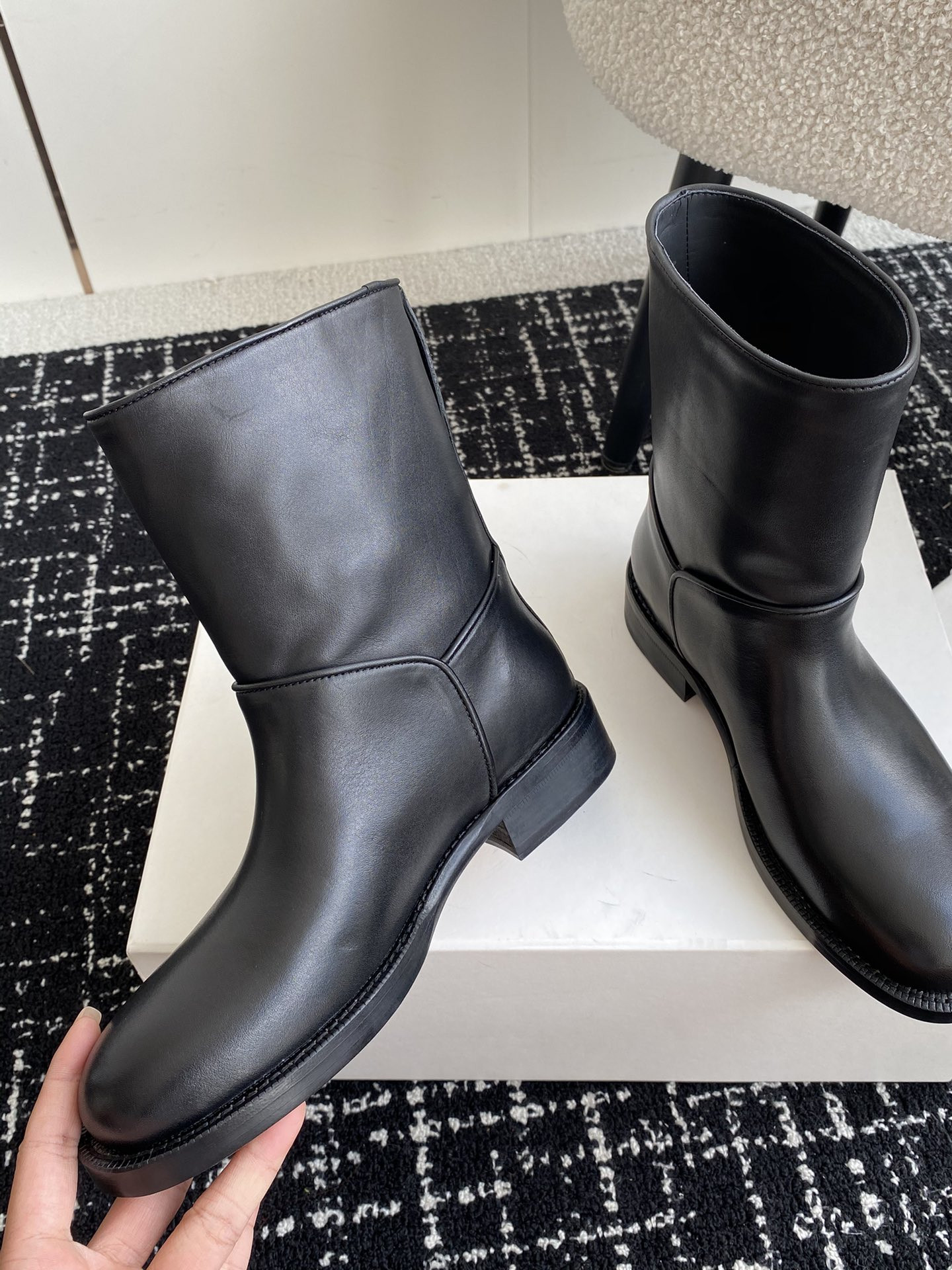 UA The R0w Boot