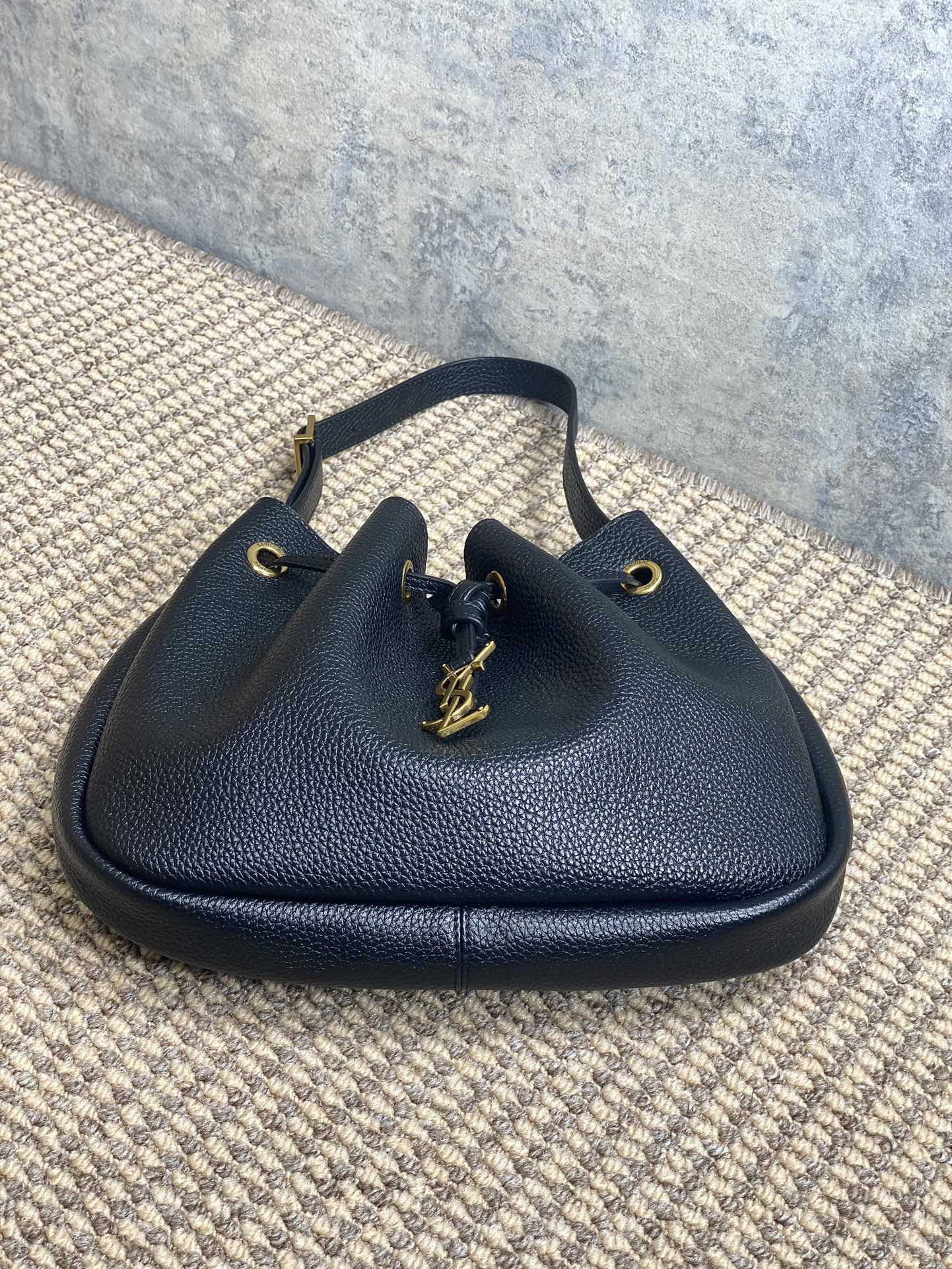 Y51 PARIS VII small hobo in grained leather 30X25X3cm