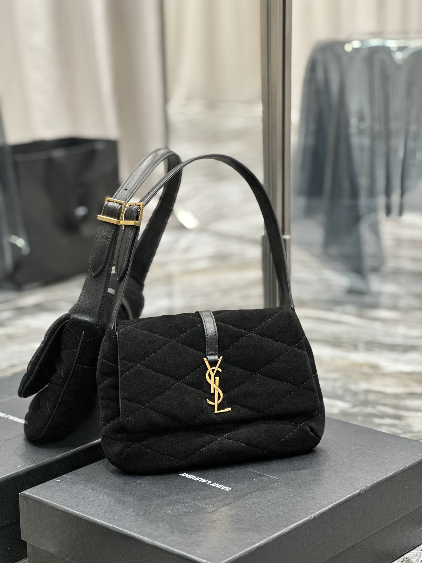 Y51 LE 57 HOBO BAG 24×18×5.5cm