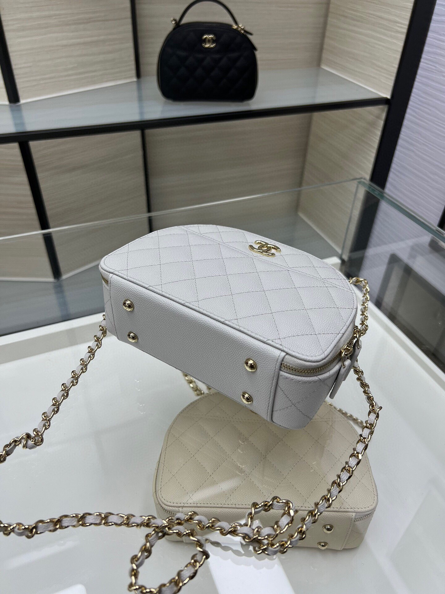 Ch**el 25C Chain shell bag 18X16X6cm