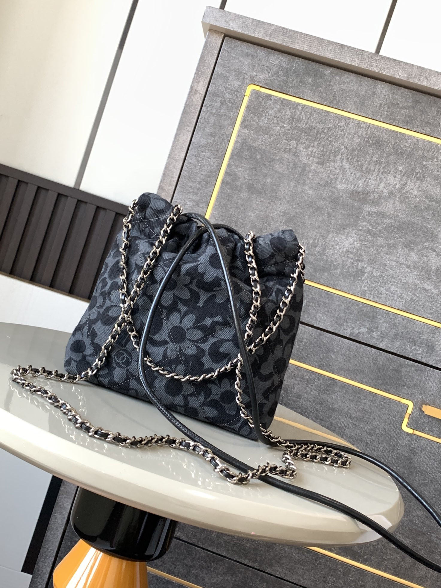 Ch**el 22 MINI HANDBAG 20x19X6cm