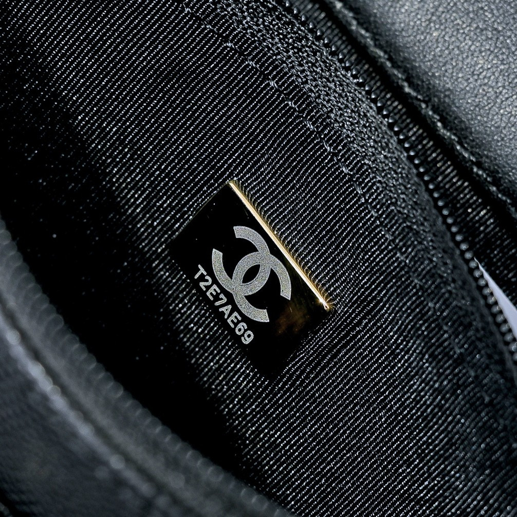 Ch**el WOC CLASSIC WALLET ON CHAIN 12.3x19.2x3.5cm