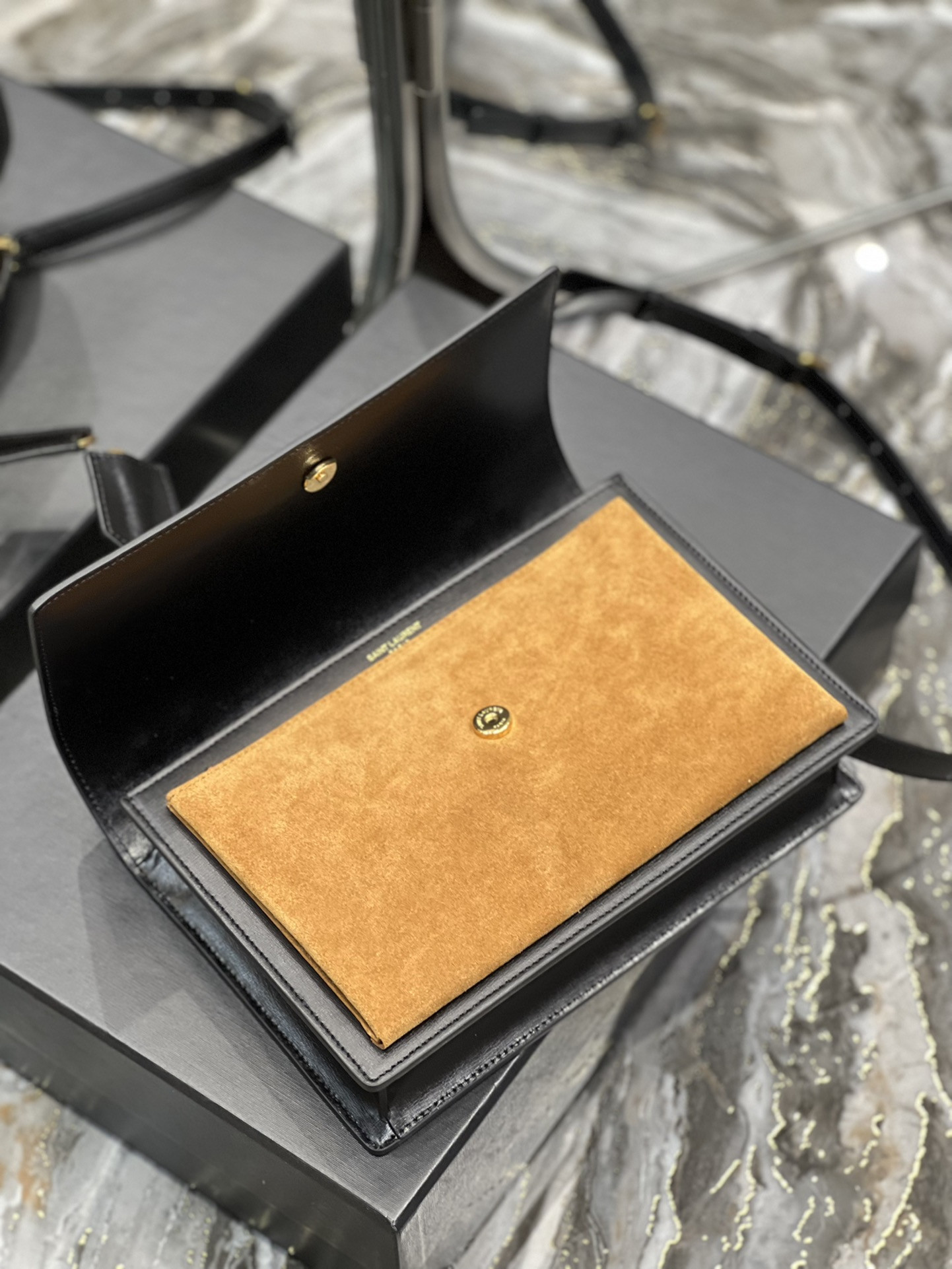 Y51 Sunset medium in smooth leather 25x18x5cm