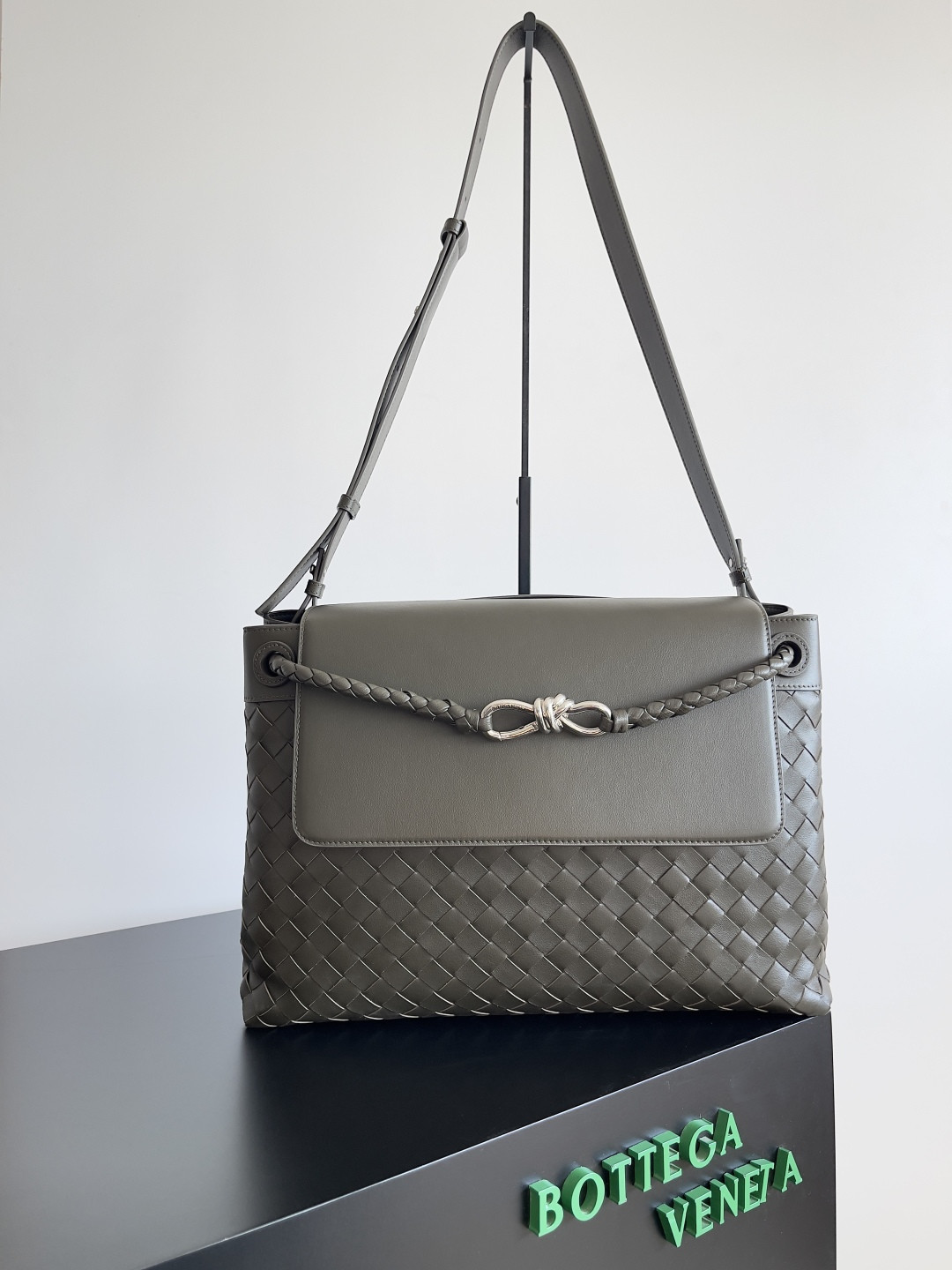 B0tt*ga Ven*ta Medium Andiamo Messenger 37x26x13cm