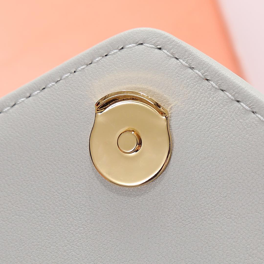 Y51 LOULOU MINI in lambskin 20X12X5cm