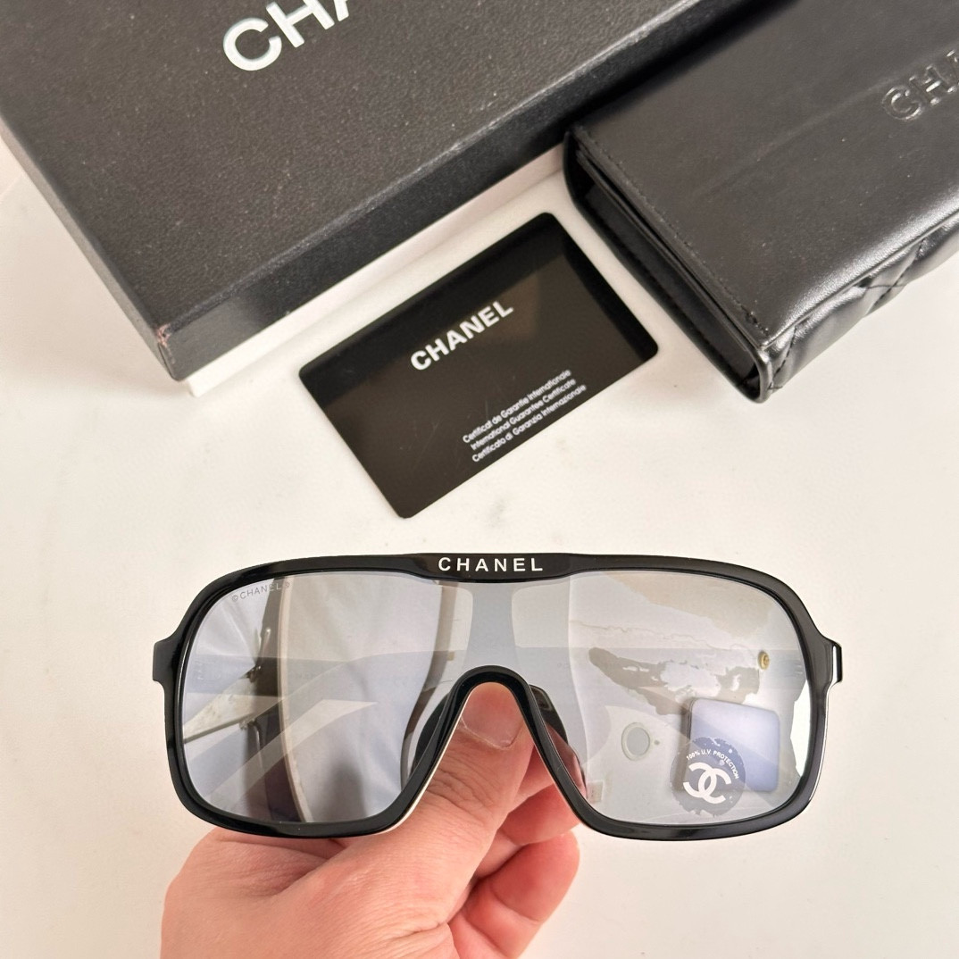 Ch**el Glasses CH9158