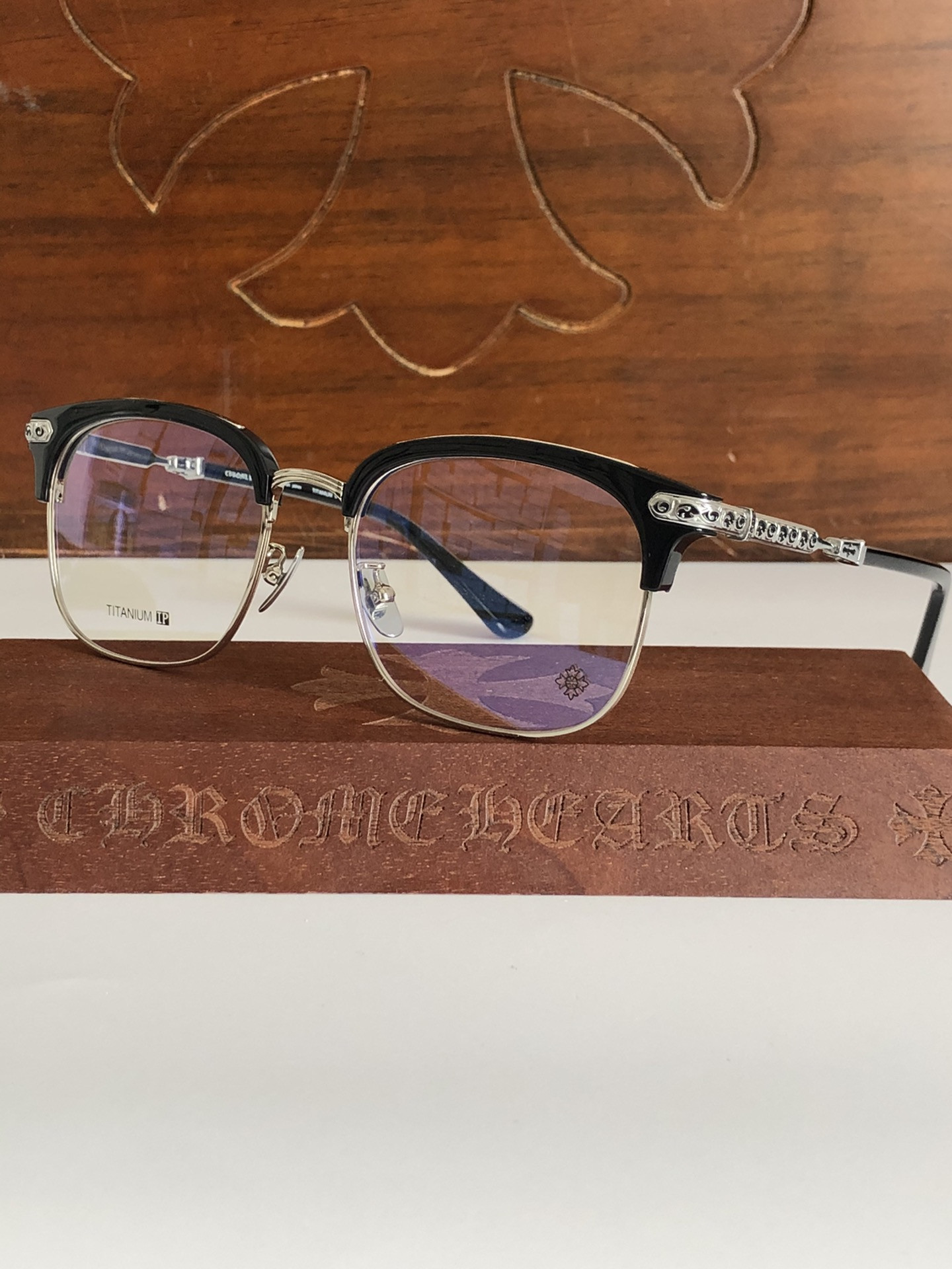 Ch*0me He**ts Glasses VERTICAL SMILE I 57-19-148