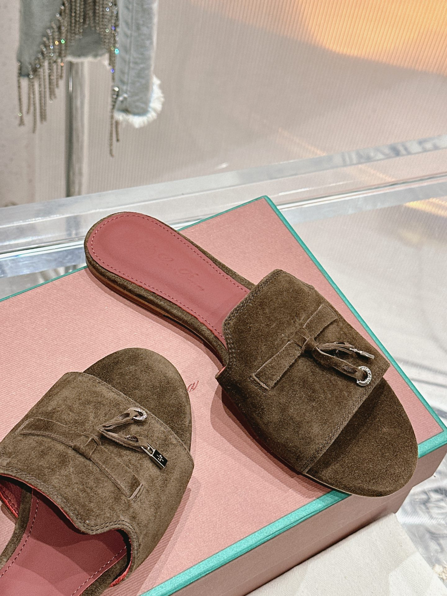 UA L0r0 P1ana Summer Charms Sandal