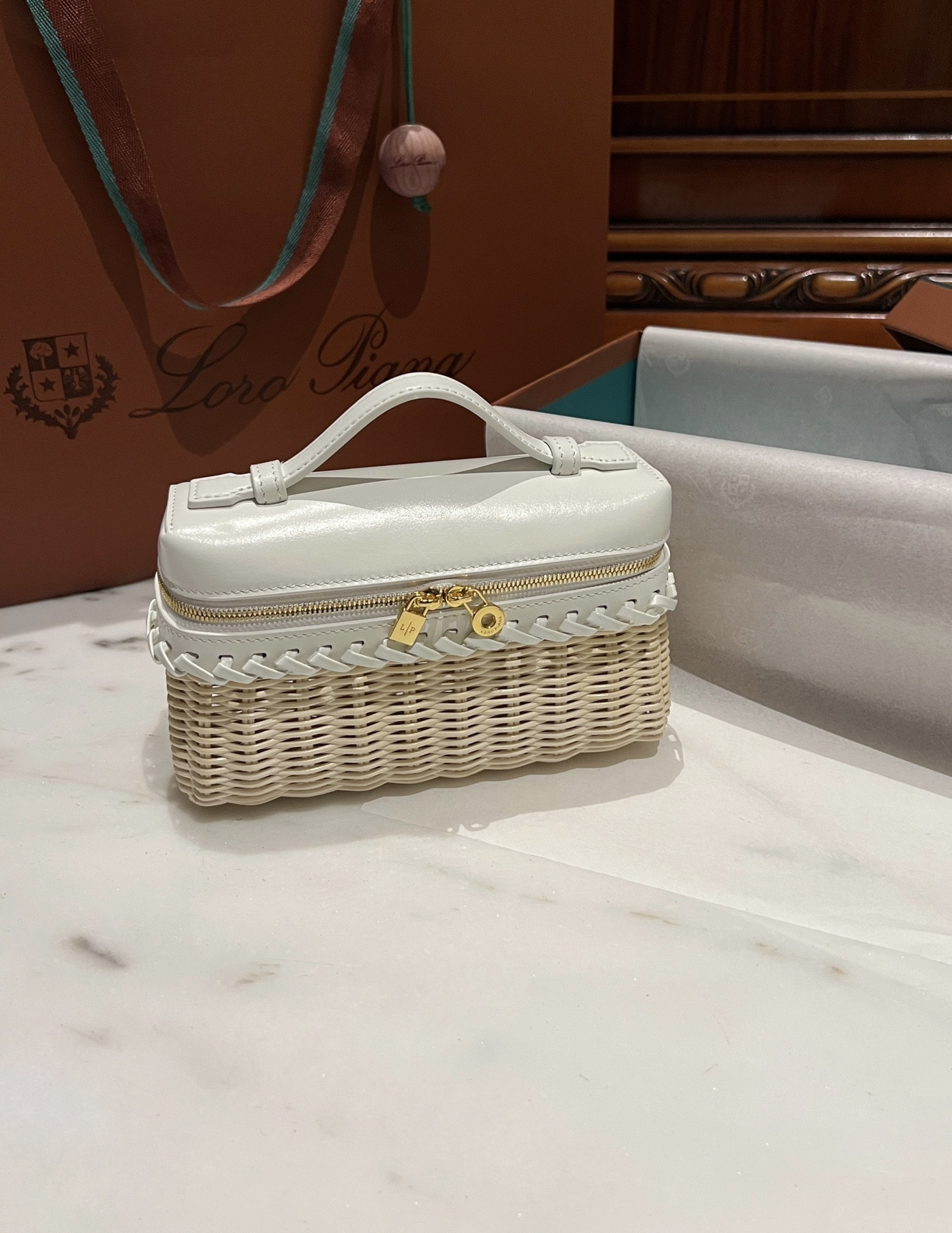 L0r0 P1ana Extra Pocket L19 Wicker Bag 19 x 11.5 x 7cm