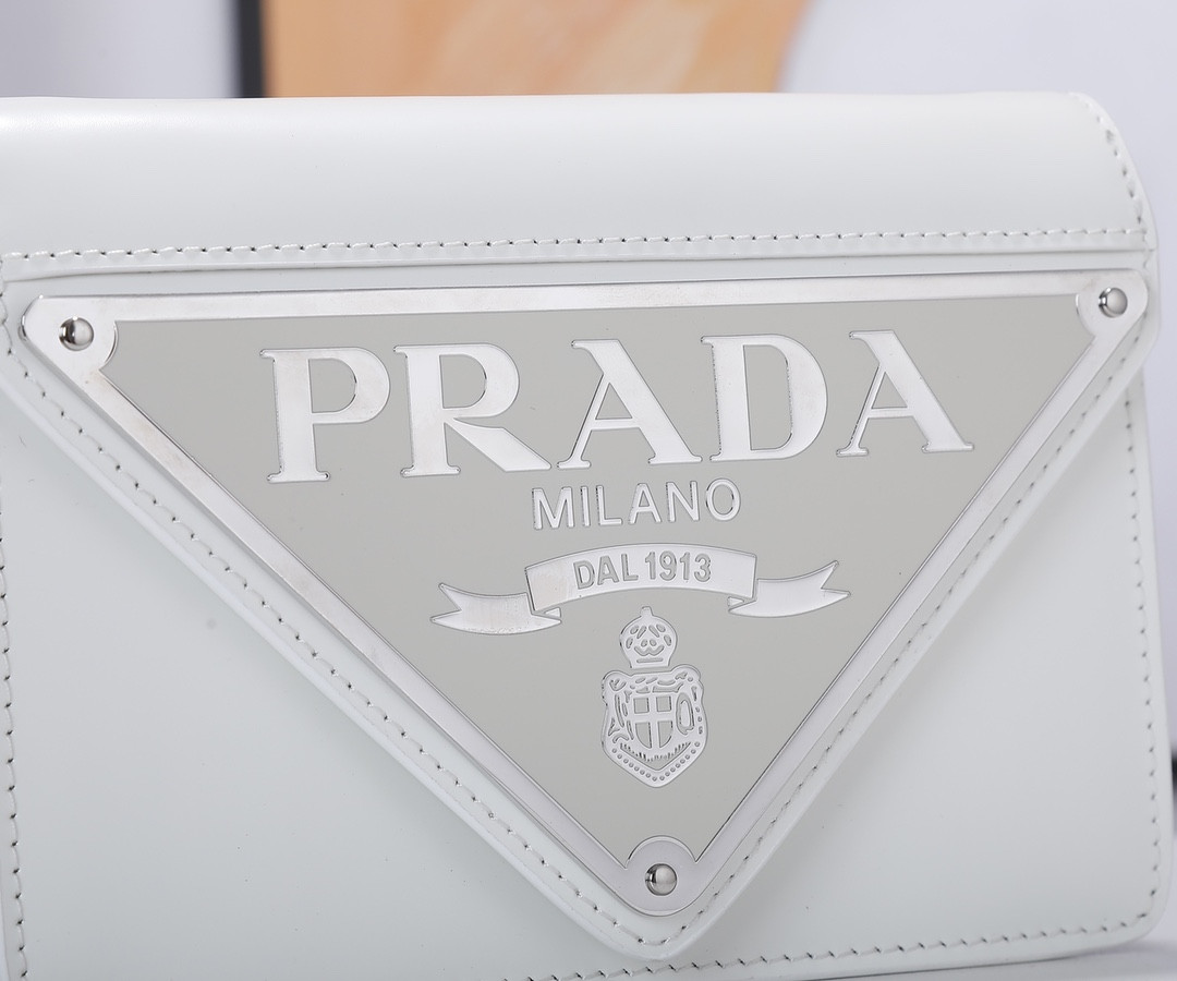 Pra*a White Brushed Leather Shoulder Bag 17x 9.5x3.5cm