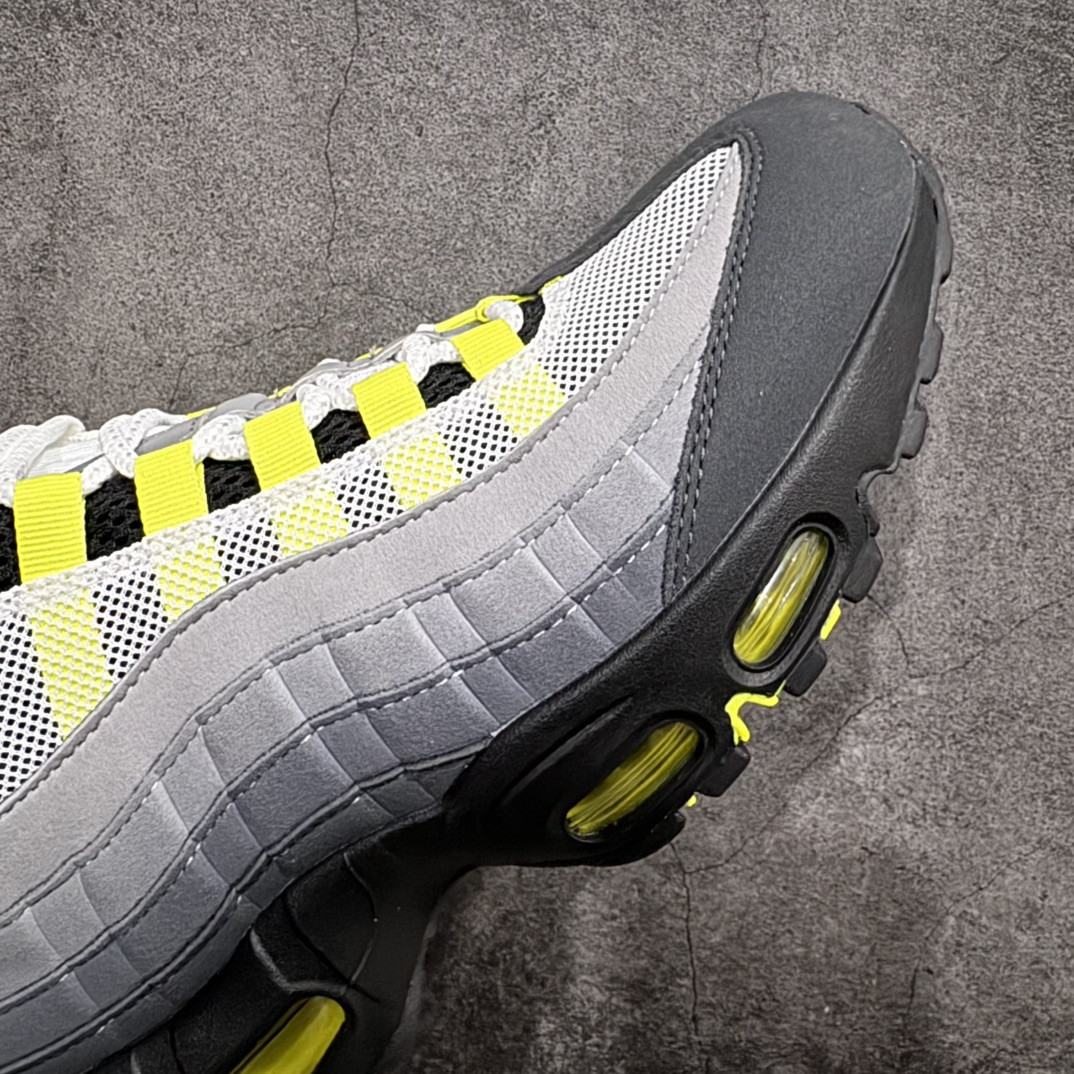 UA NIKE Air Max 95