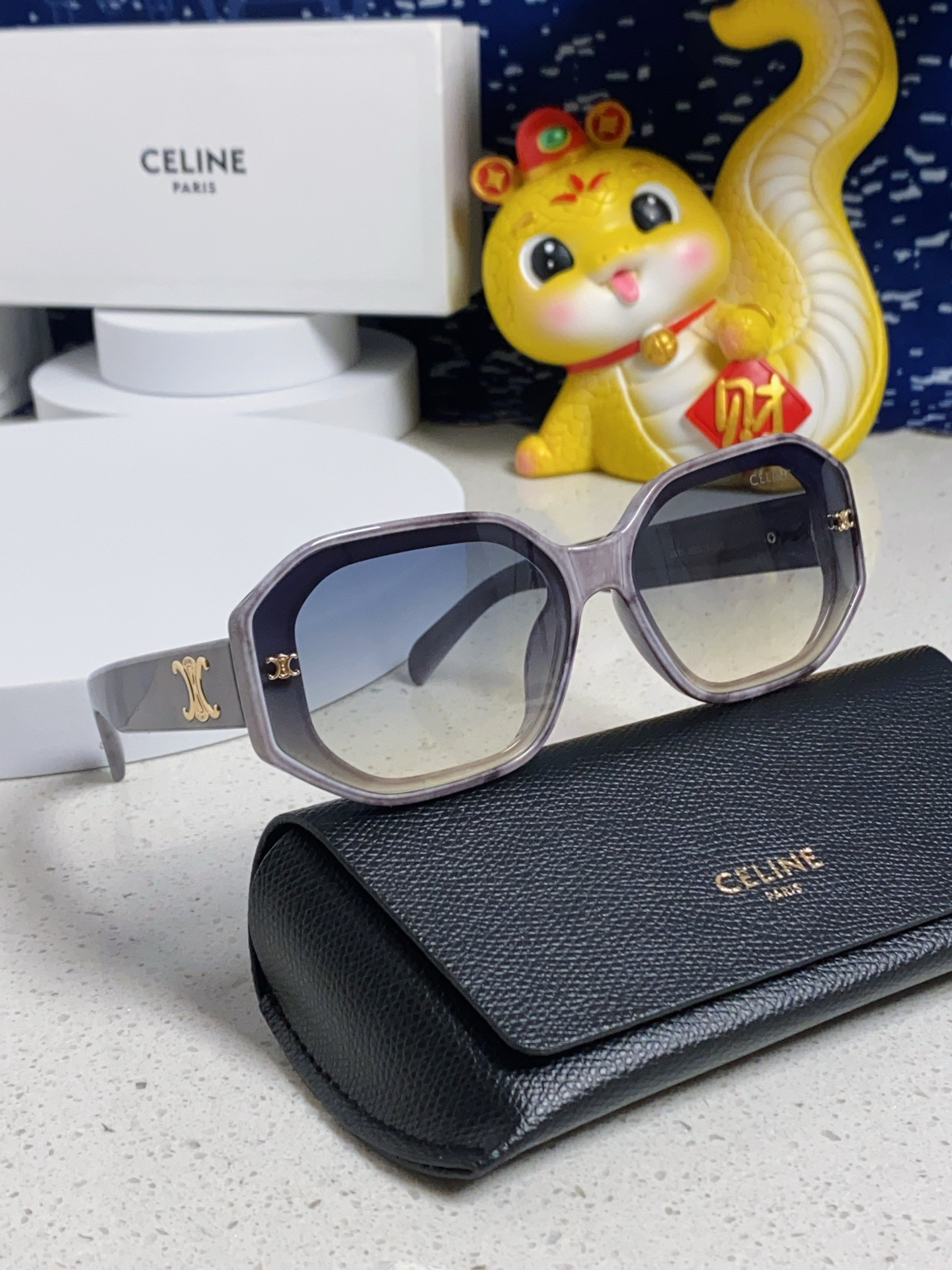 Ce1i*e Glasses